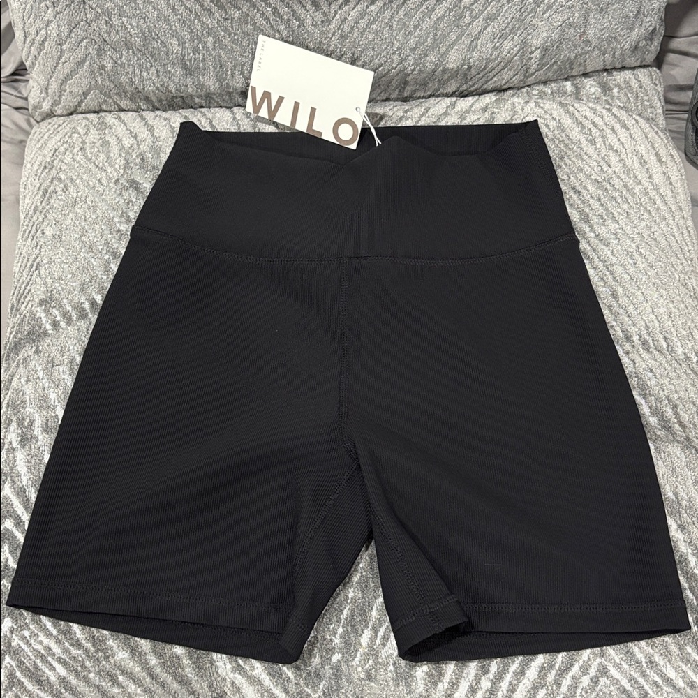 NWT Wilo Black Ribbed Shorts Size M Yoga Running Biking